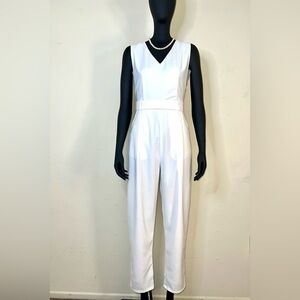 NWOT🌹Chic White Sleeveless Jumpsuit